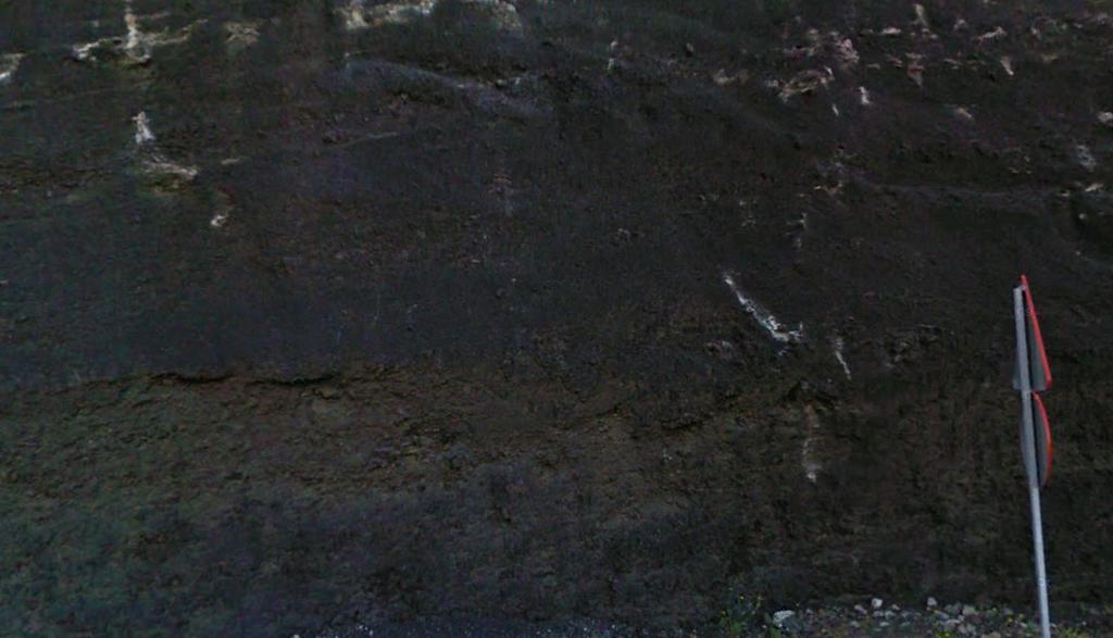 Tobas pumíticas del Pleistoceno, Cuaternario, en la autopista junto a Punta