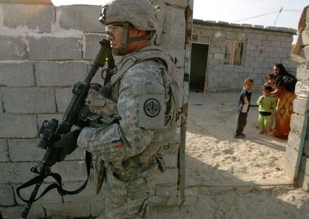 Retirada de Iraq: agosto 2010 El País Foto Dr. Benito Sanz.