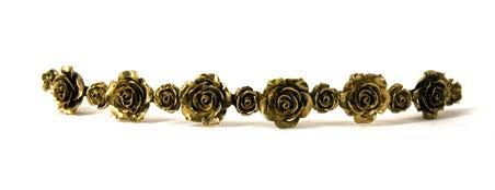 de largo x 2 cms de alto Cinturón formado por rosas de dos tamaños.