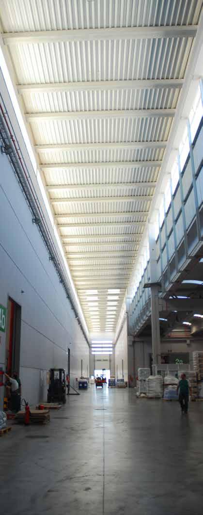 28 Hiansa Paneles de Iluminación PANELES DE ILUMINACIÓN DESCRIPCIÓN PANELES El policarbonato constituye un innovador sistema de acristalamiento para cerramientos de fachadas y cubiertas, que ofrece