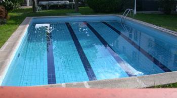 Per a practicar 1. Estic construint una piscina de 5,7 metres de llargada, 4 metres d amplada i 1,9 metros d alçada.