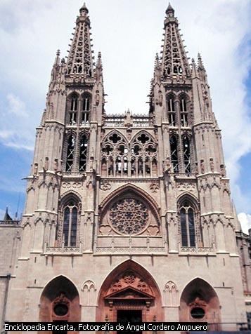 Fachada de la catedral de Burgos, uno de los ejemplos más destacados de la arquitectura gótica en España.