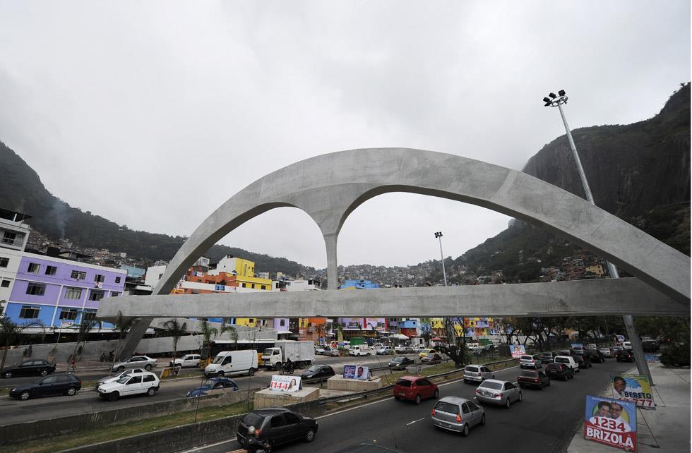 El puente Niemeyer en la