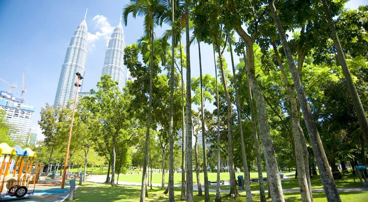 verdes de las torres gemelas Petronas y las áreas