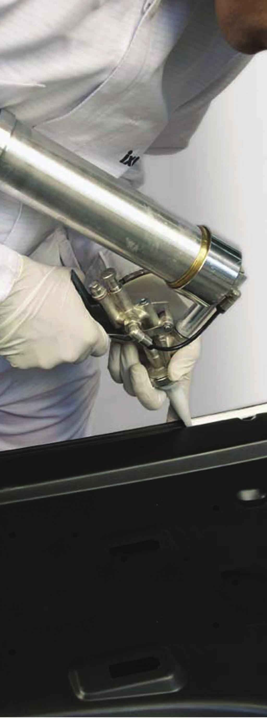 ESTANQUEIDAD MJ Pro BLANCO/NEGRO La masilla de junta de pintura MJ Pro existe en blanco o en negro, para adaptar lo mejor posible la junta al color del vehículo.