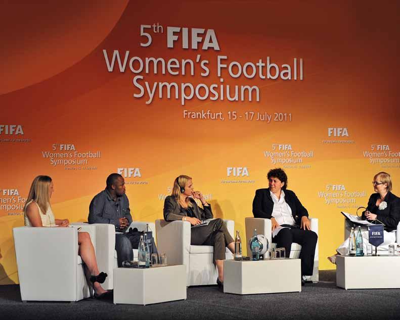 02 6. Fútbol femenino Anunciado como un año clave para el balompié femenino, el 2011 no decepcionó y vivió con la Copa Mundial Femenina de la FIFA de Alemania su punto culminante.