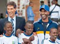 Refiloe Maphallela, director del nuevo centro Football for Hope de Lesoto (arriba) Federico Addiechi, jefe del