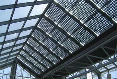 particulares, que permiten ser instalados en cubiertas: Módulos de silicio cristalino que incorporan la estructura por fijado en cubiertas.