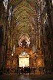 Por extensión, el término se aplica al espacio del crucero o de la nave central reservado a los cantores en las catedrales góticas españolas, generalmente