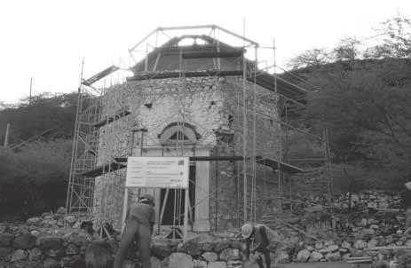 FIGURA 4. Proceso de rehabilitación de la capilla de Trindade, Isla de Santiago, Cabo Verde (Fotografía cortesía: a-rsf).