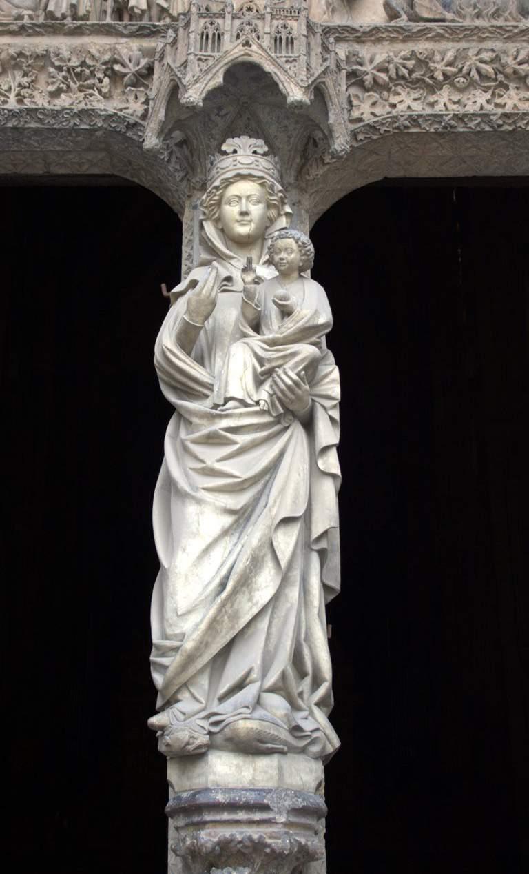 Virgen Blanca, fachada