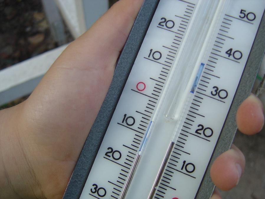 Temperatura La temperatura mínima al nivell del mar és de 10º fins a 18º, durant