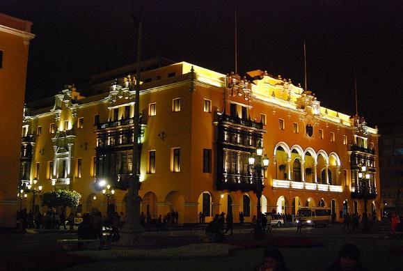 Nuestra excursión muestra en detalle el imponente Centro Histórico de Lima, La Plaza San Martin, La Catedral de Lima, El