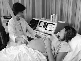 ULTRASONIDOS En muchos países se pueden tomar imágenes del feto (bebé en desarrollo en el vientre de su madre) utilizando imágenes tomadas por ultrasonidos (ecografía).