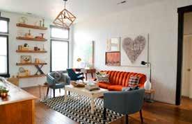 Estilo retro. Para conseguir un estilo retro combinaremos el sofá naranja con un color celeste igual de intenso.