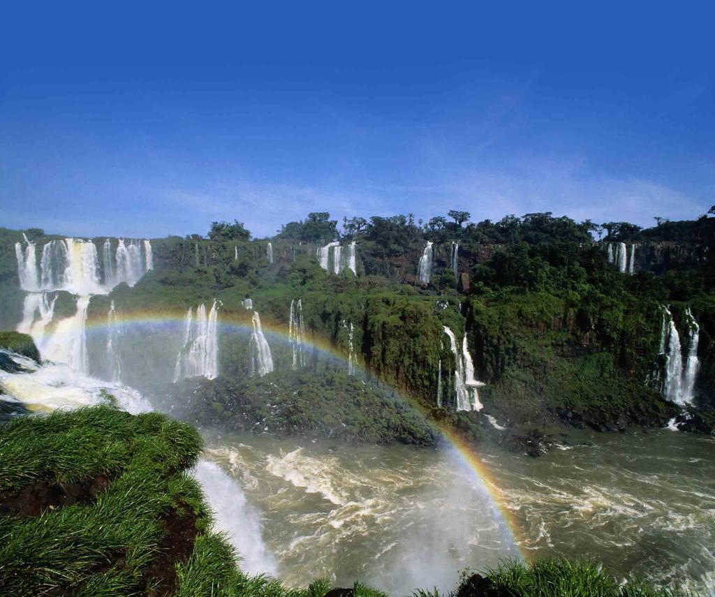 Iguazú, espectáculo natural 4 días / 3 noches Boleto aéreo LATAM Guayaquil/Buenos Aires/Iguazú/Buenos Aires/Guayaquil 3 noches de alojamiento en hotel categoría en Iguazú Tour a Cataratas Argentinas