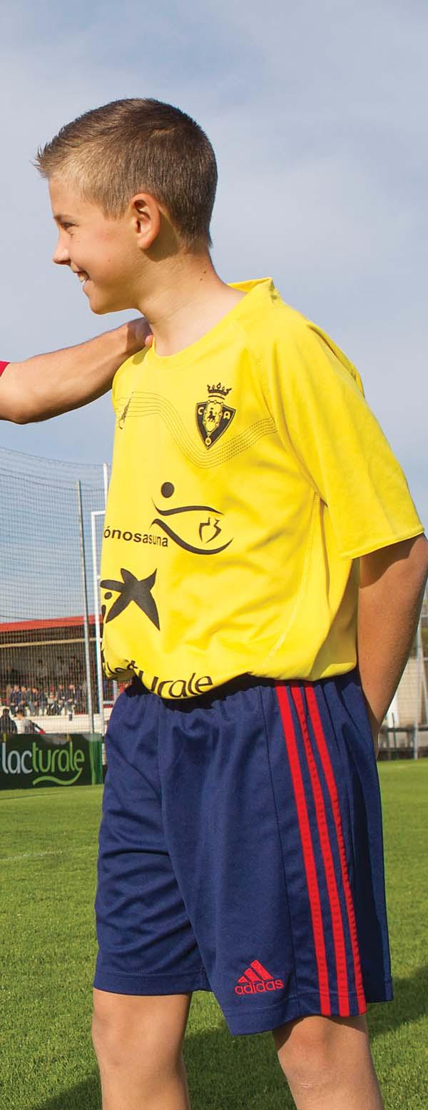 9 Tras la estela de Aitor Buñuel El lateral del primer equipo fue el mejor jugador del Torneo Interescolar en 2010.