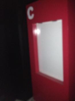 Sala cine C Panel indicativo de