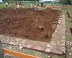 En este tipo de cimentación se utiliza piedra de 5 a 35 cm. Se recomienda cuando la carga de la edificación a recibir es poca.