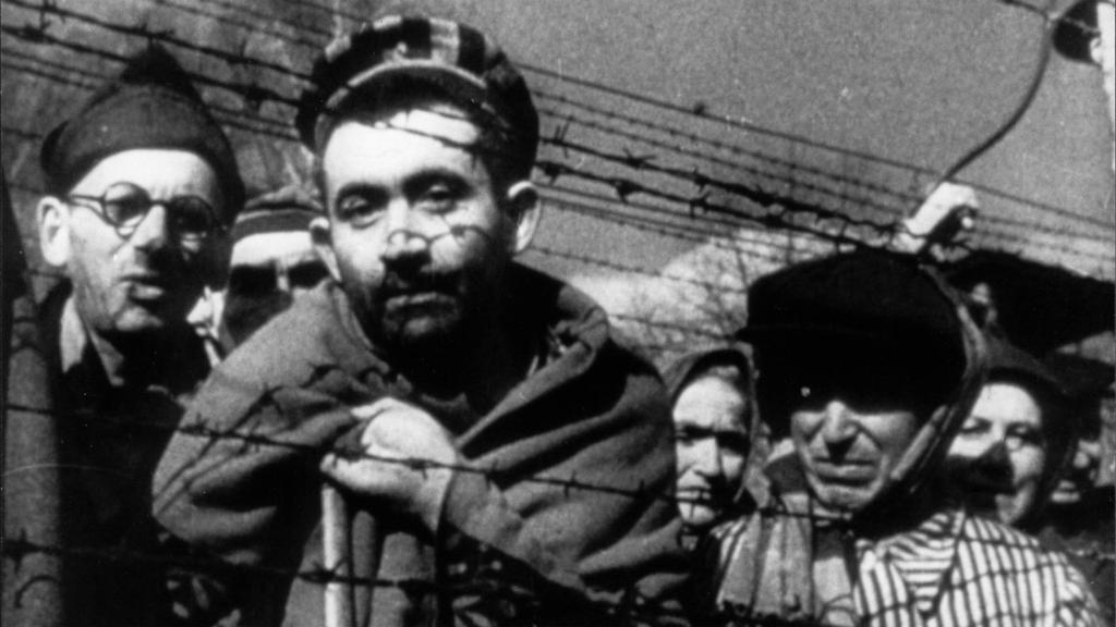 Documental e historia: Nuit et brouillard Es una película que denuncia el Holocausto judío Utiliza fotos tomadas en los campos de concentración