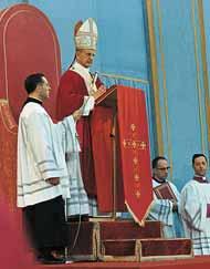 Siena; a la derecha, Pablo VI pronunciando el