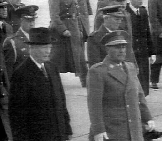 200 millones de dólares) Se pone en evidencia el fracaso de la Autarquía División Azul Eva Perón visita España, 1947