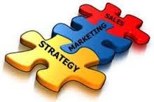 MARKETING ESTRATEGICO Y OPERATIVO LAS DOS CARAS DE MARKETING Marketing estratégico Marketing operativo Orientado al análisis Nuevas oportunidades Variables producto-mercado Entorno dinámico