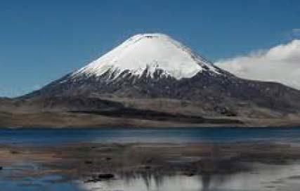 Volcanismo activo en el Altiplano-Puna Volcán Parinacota Estratovolcán cónico caracterizado por la emisión temprana de lavasdomo andesítico- silíceas a riolíticas, seguidas de lavas y depósitos de