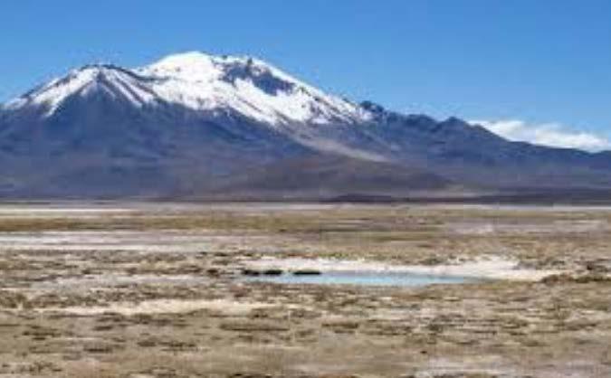 Volcanismo activo en el Altiplano-Puna Volcán Arintica Estratovolcán compuesto principalmente por lavas andesíticas, cuyo cráter y flancos no se encuentran bien preservados.