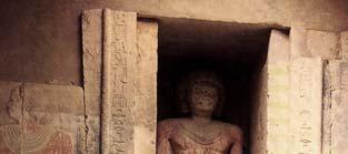 ambos Meryteti. En sus muros exhibe magníficos bajorrelieves con todo tipo de escenas en excelente estado de conservación. Concluidas las visitas regresaremos a El Cairo.