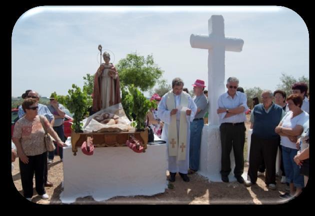A las 12 de la mañana: Procesión en romería a la Cruz del Santo, con la Sagrada
