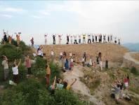 7 Solsticio de Verano 17:00 Equinoccio de verano en la cima de la Pirámide del Sol de Bosnia (siempre que lo permitan las condiciones atmosféricas), se envían mensajes de amor y armonía al mundo.