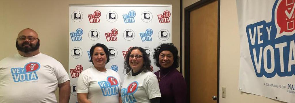 8 2016 Annual Report / Informe Anual 2016 COMMUNITY ACTION Acción comunitaria Civic Engagement Compromiso cívico We partnered with allies to register Latinx community members to vote, provide them