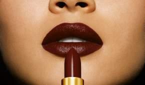 #3Cubre Te recomendamos nuestro imprescindible Super Lustrous Lipstick aplica Super Lustrous Lipgloss con trazos muy suaves en el