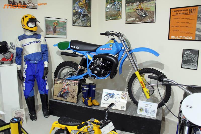 . En la exposición permanente se podían ver ejemplares únicos como uno de los prototipos de Bultaco Pursang MK15 que nunca llegó a ver la luz, la trail española MTV Yak 410 con motor Desmo, la