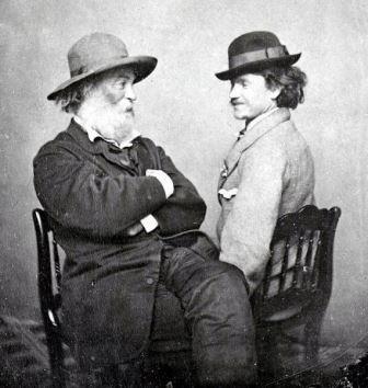 Walt Whitman ypeter Doyle en 1869 Whitman fue determinante, plasmó en su obra el tema del orgullo personal y nacional como motores que intentan elevar el canto poético, mediante un esfuerzo por parte