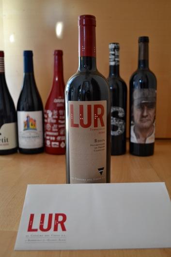 LUR 2010 Marketing: Nombre: Lur significa tierra en euskera. Packaging: -Etiqueta de estilo ecológico/bio.