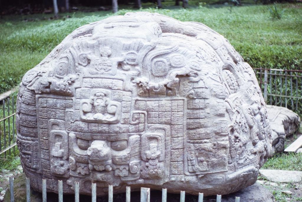 6 de Agosto, 2017 GUATEMALA - COPÁN Desayuno. Hoy cruzaremos la frontera hondureña para visitar Copán, que conserva estelas, pirámides, juegos de pelota y enterramientos únicos en el Mundo Maya.