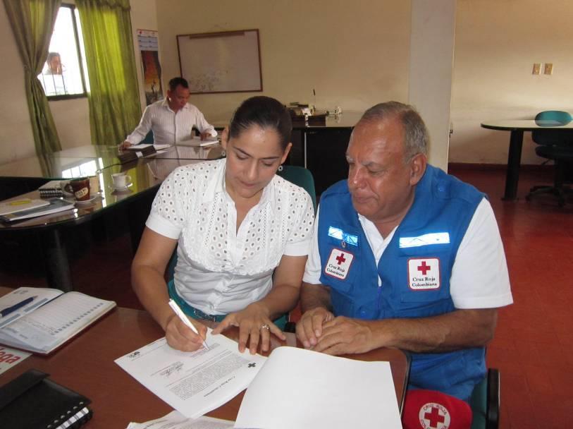 En la foto: Alcaldesa del municipio de Cabuyaro en el Meta, doctora Diana Mendoza, con el Presidente de la Cruz Roja Colombiana Seccional Meta, médico Eduardo Rozo
