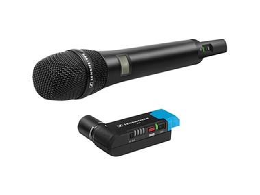 Micrófono de mano inalámbrico con entrada directa XLR para cámara o otros dispositivos.