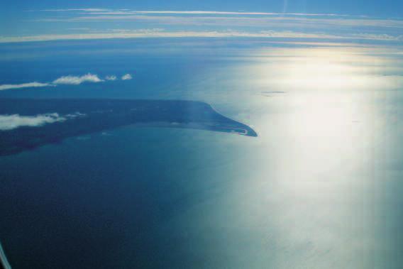 Cabo Vírgenes, boca oriental del Estrecho de Magallanes, km 0 de la Ruta 40, punto continental más austral de América y lugar de la primera fundación patagónica en el siglo XVI.