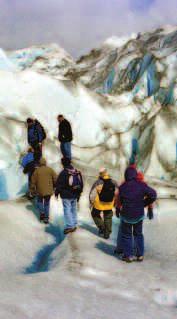 los Glaciares con su Ventisquero Perito Moreno y el imponente cerro Fitz Roy, muy cerca del pueblo El Chaltén.