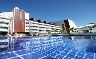 -TahitíNui 3*.El Hotel Tahití Nui se encuentra en el centro de Papeete y dispone de piscina al aire libre, centro de fitness, restaurante y bar.