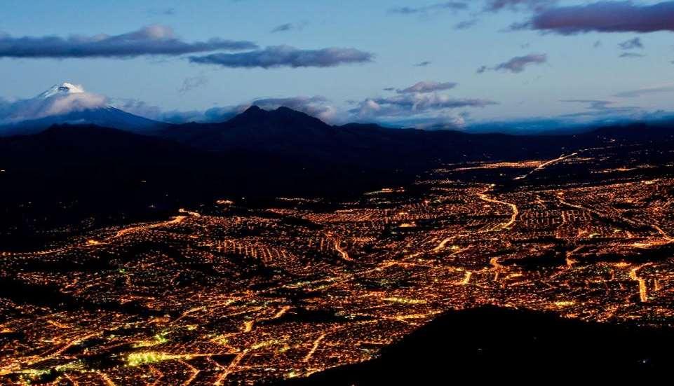 Quito Tome un vuelo emocionante vuelo en helicóptero sobre Quito,