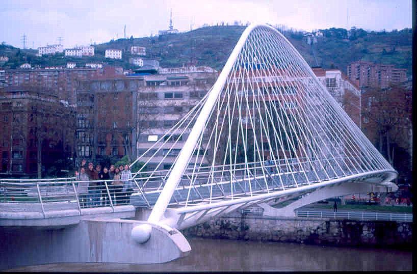 PASARELA DEL PADRE ARRUPE ZUBI-ZURI (popularmente el Puente de Calatrava) PUENTE DEL