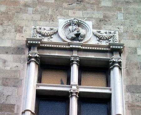 2.1.15. Casa de Cultura La Casa de Cultura de Palma és un edifici de grans dimensions, al qual s accedeix pel núm. 3 del carrer de Ramon Llull.