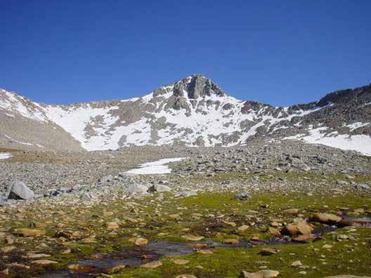 En la zona cordillerana (Cordillera de Los Andes) existe un clima estepario frío de montaña, que se destaca por su extrema sequedad atmosférica.