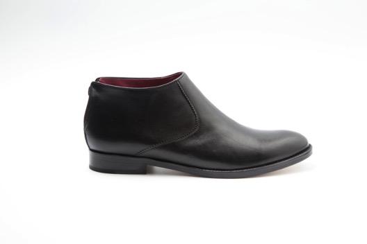 trasera Handmade Ankle boot in calfskin leather, including hand-sewn