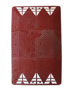 Productos para Estacionamiento Lomos de toro Cojín De Goma Reductor De Velocidad Producto: Cojín Reductor de Velocidad Material: Goma Medidas (LxAxAl): 300 x 180 x 6,5 cm Color: Rojo Aplicación: