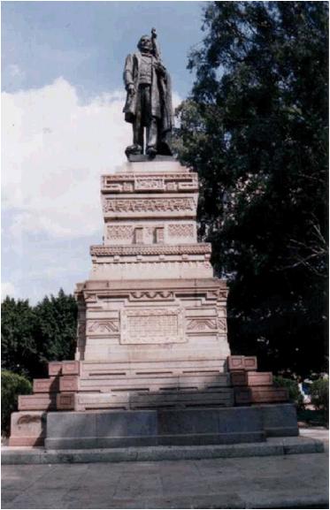 OBRAS PÚBLICAS URBANAS Monumento a Benito Juárez